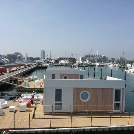 Floating 船屋