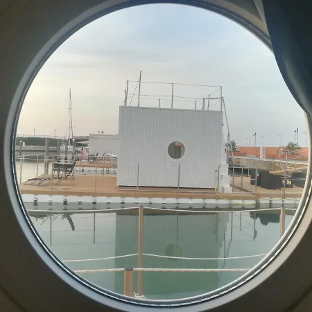 Floating 船屋 里米尼